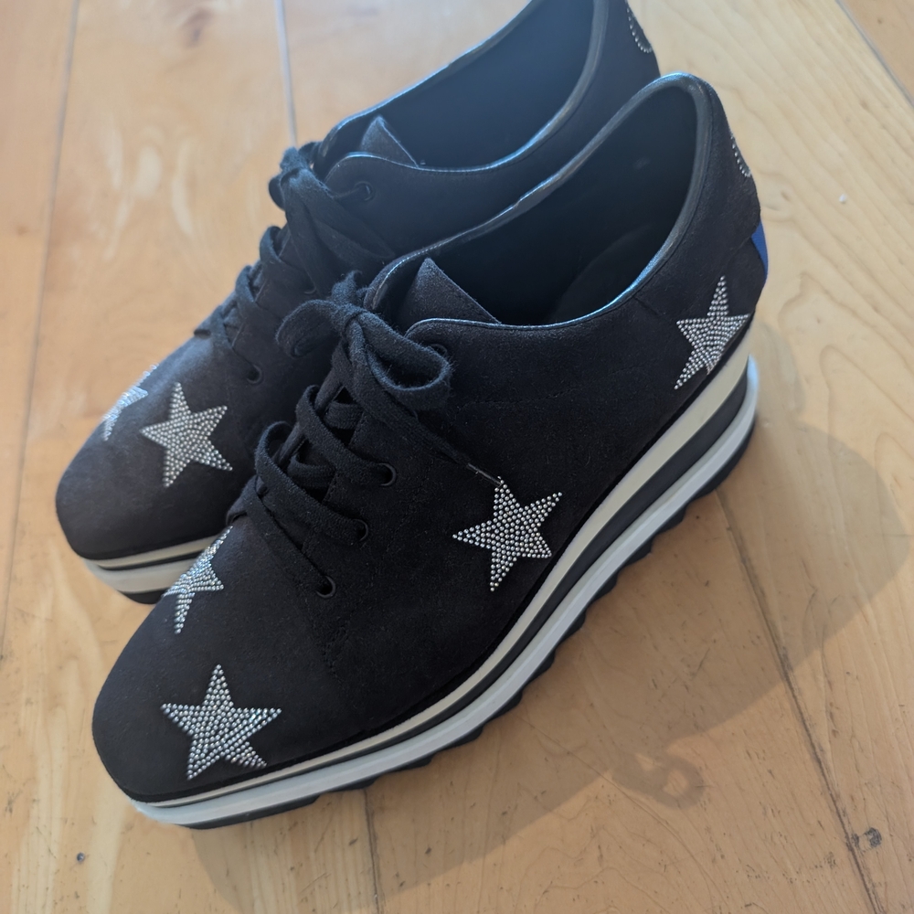 Black Star-Embellished Women's Sneakers